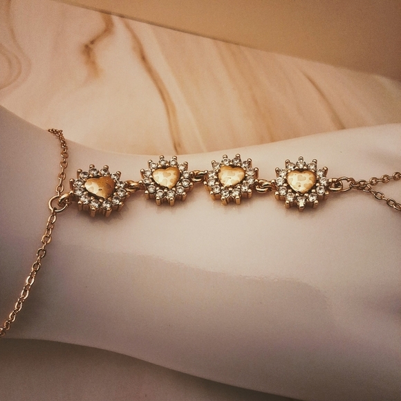 💥 Pretty Bird Hand Chain Bracelet with Crystal Accents - Adjustable (6"-8") - Picture 3 of 10